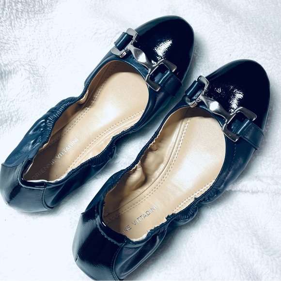 🥿 NWB Adrienne Vittadini Cadeeno Patent Faux Leather Ballet Flats – Size 7.5 💙 - Picture 1 of 7
